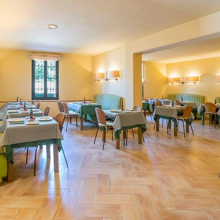 Apartaments Suites Sant Jordi Montbrió del Camp Exteriör bild