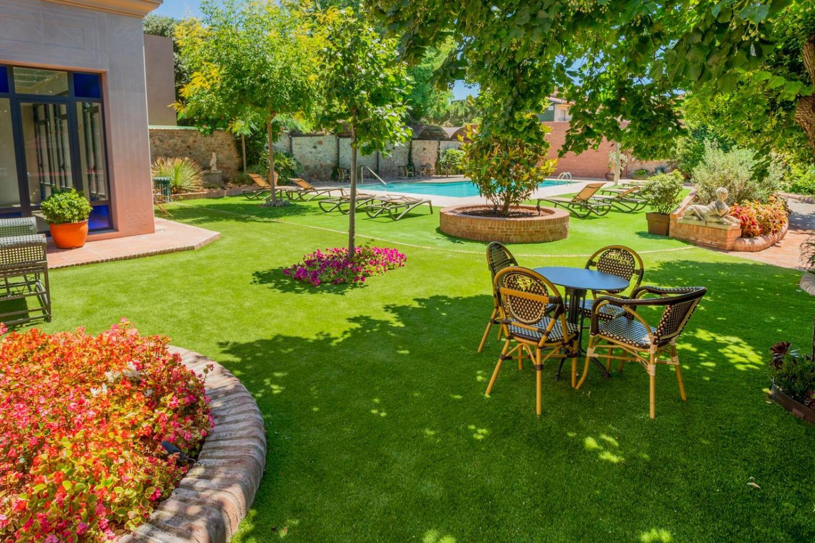 Apartaments Suites Sant Jordi Montbrió del Camp Exteriör bild