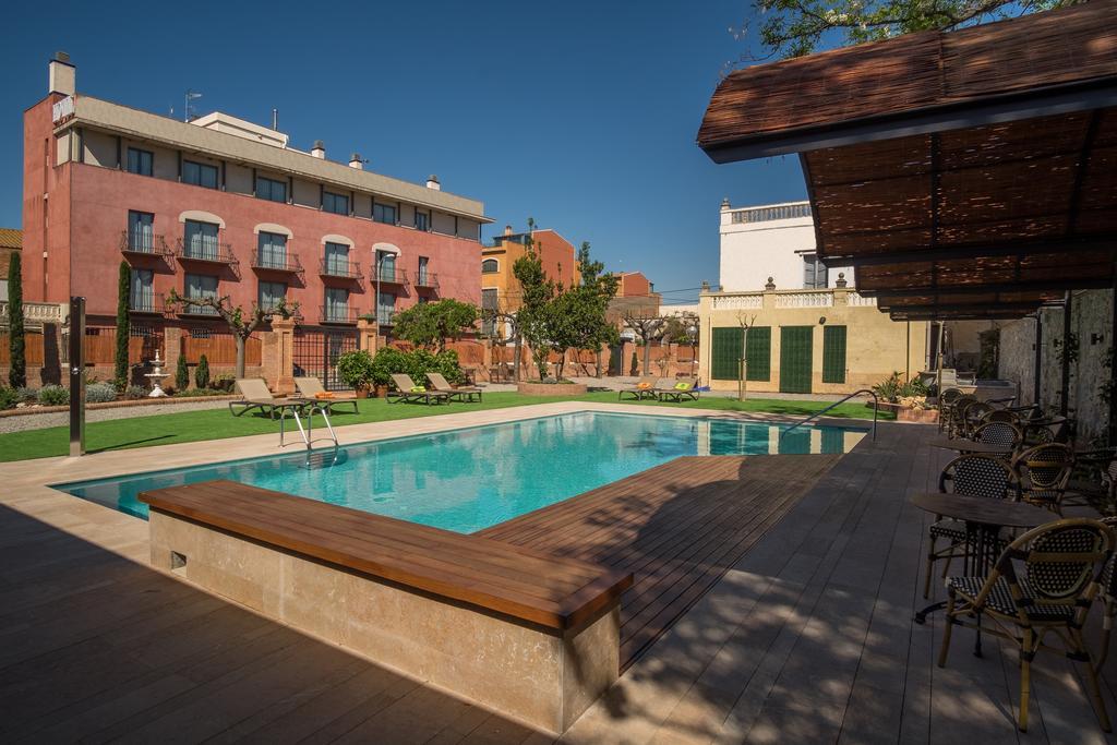 Apartaments Suites Sant Jordi Montbrió del Camp Exteriör bild