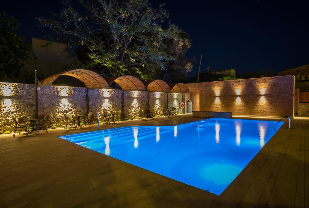 Apartaments Suites Sant Jordi Montbrió del Camp Exteriör bild