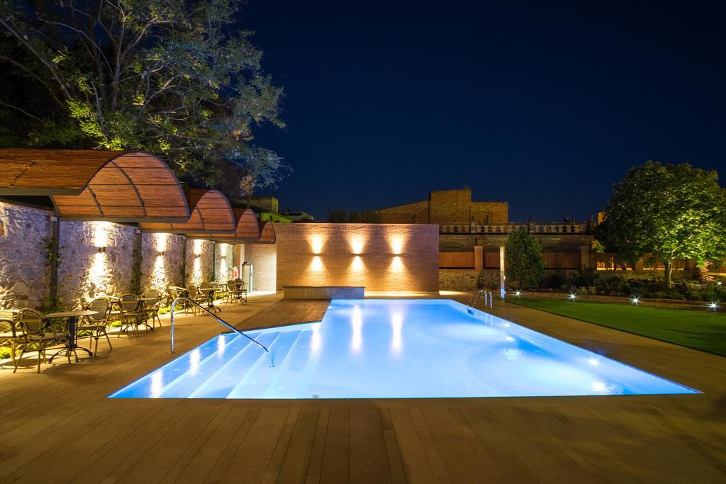 Apartaments Suites Sant Jordi Montbrió del Camp Exteriör bild