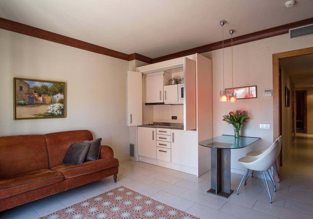 Apartaments Suites Sant Jordi Montbrió del Camp Exteriör bild