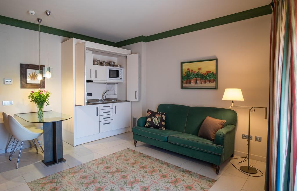 Apartaments Suites Sant Jordi Montbrió del Camp Exteriör bild