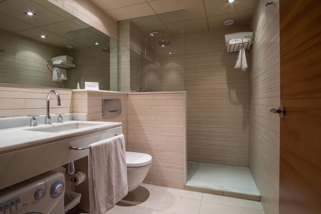 Apartaments Suites Sant Jordi Montbrió del Camp Exteriör bild