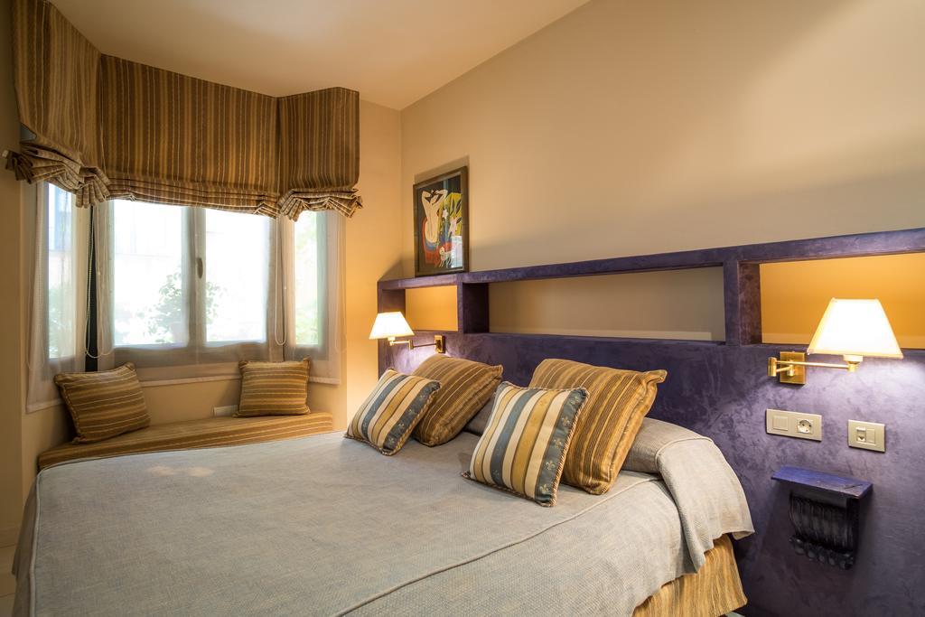 Apartaments Suites Sant Jordi Montbrió del Camp Exteriör bild