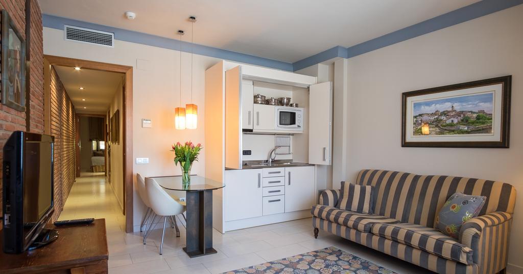 Apartaments Suites Sant Jordi Montbrió del Camp Exteriör bild