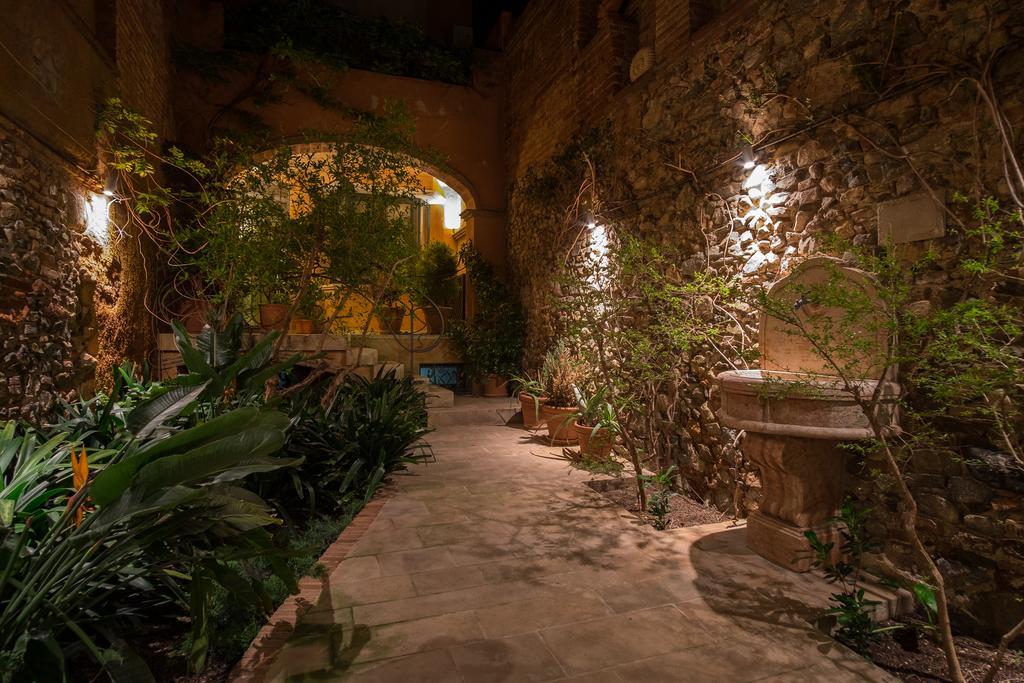 Apartaments Suites Sant Jordi Montbrió del Camp Exteriör bild