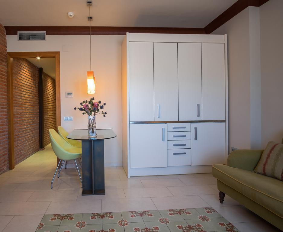 Apartaments Suites Sant Jordi Montbrió del Camp Exteriör bild