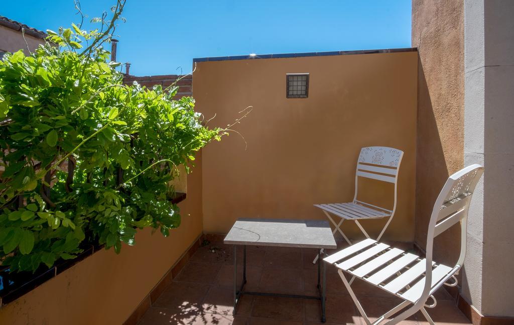Apartaments Suites Sant Jordi Montbrió del Camp Exteriör bild