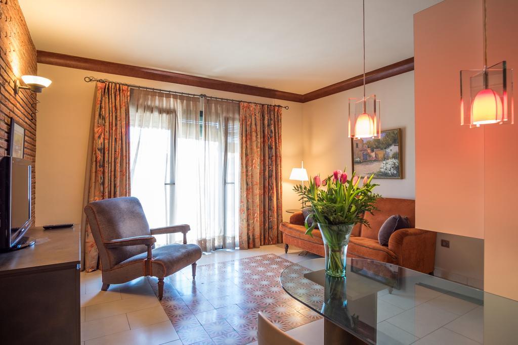 Apartaments Suites Sant Jordi Montbrió del Camp Exteriör bild