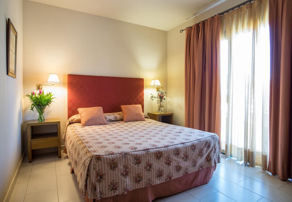 Apartaments Suites Sant Jordi Montbrió del Camp Exteriör bild